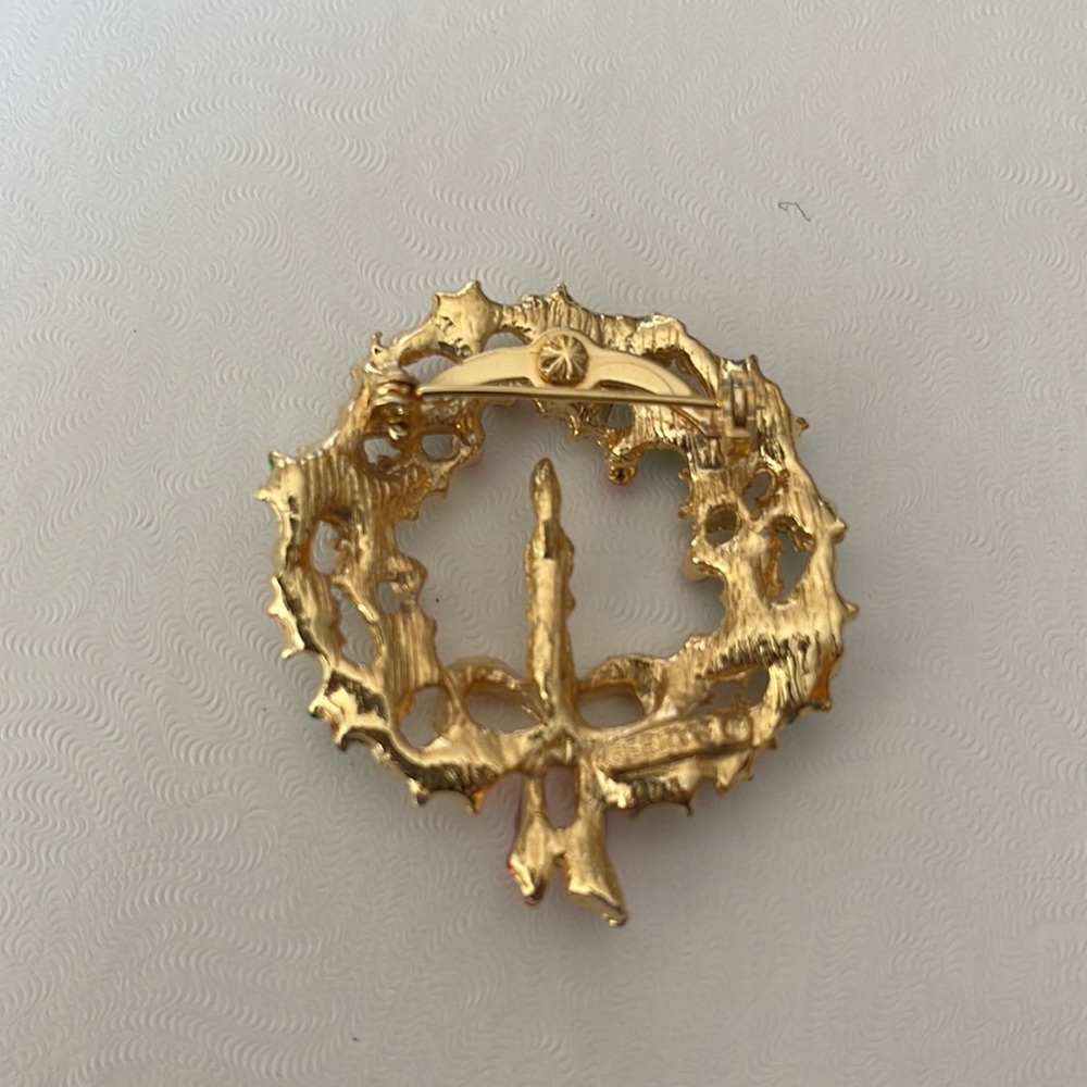 Holiday pin - Picture 2 of 2